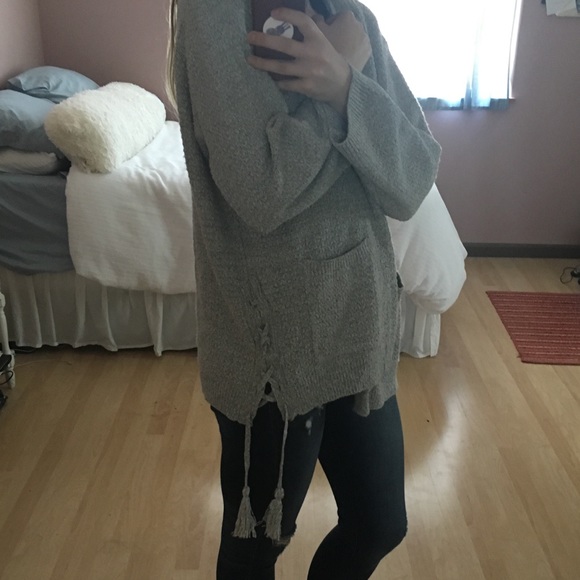 Cozy gray cardigan with lace up sides - Picture 3 of 8